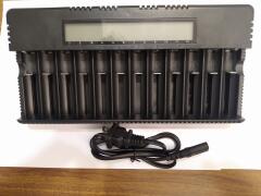 DIGITAL DISPLAY BATTERY CHARGER MODEL HD-8994A - HOLDS 12